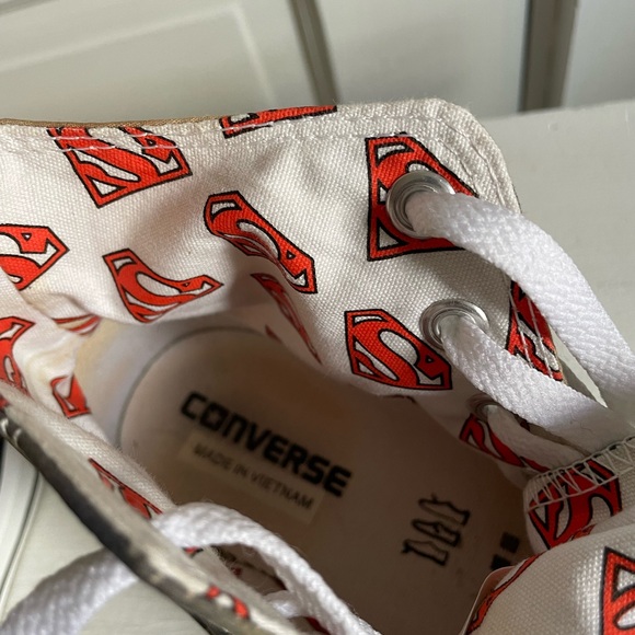 Unisex Superman DC Comics Converse. Mens size 6, women’s size 7.5/8. - Picture 9 of 9